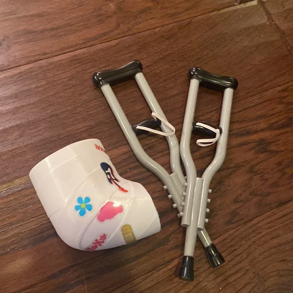 Build-A-Bear get well soon accessory set crutches & white cast with stickers​​ - Picture 5 of 7